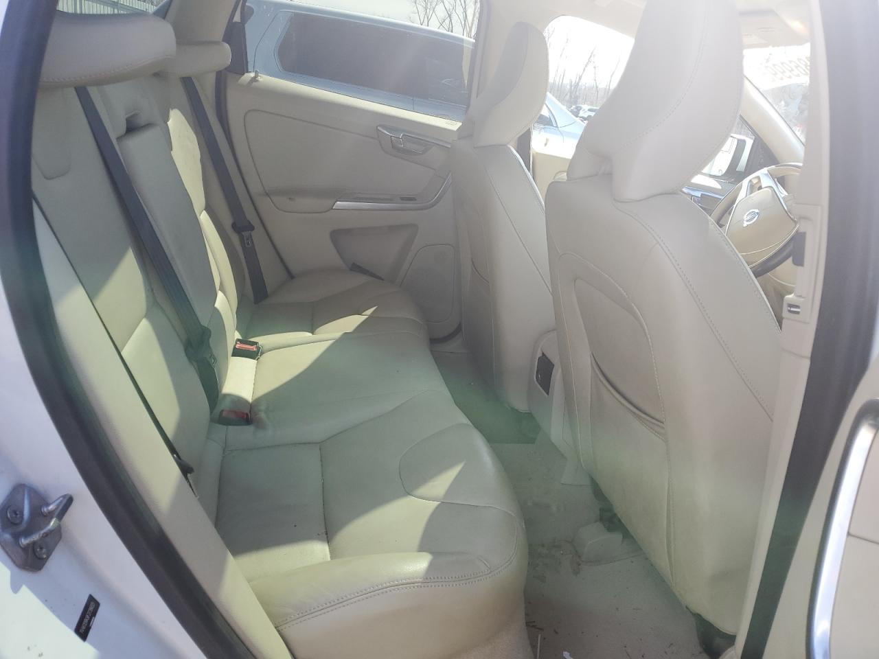 2015 Volvo XC60 - Image 10