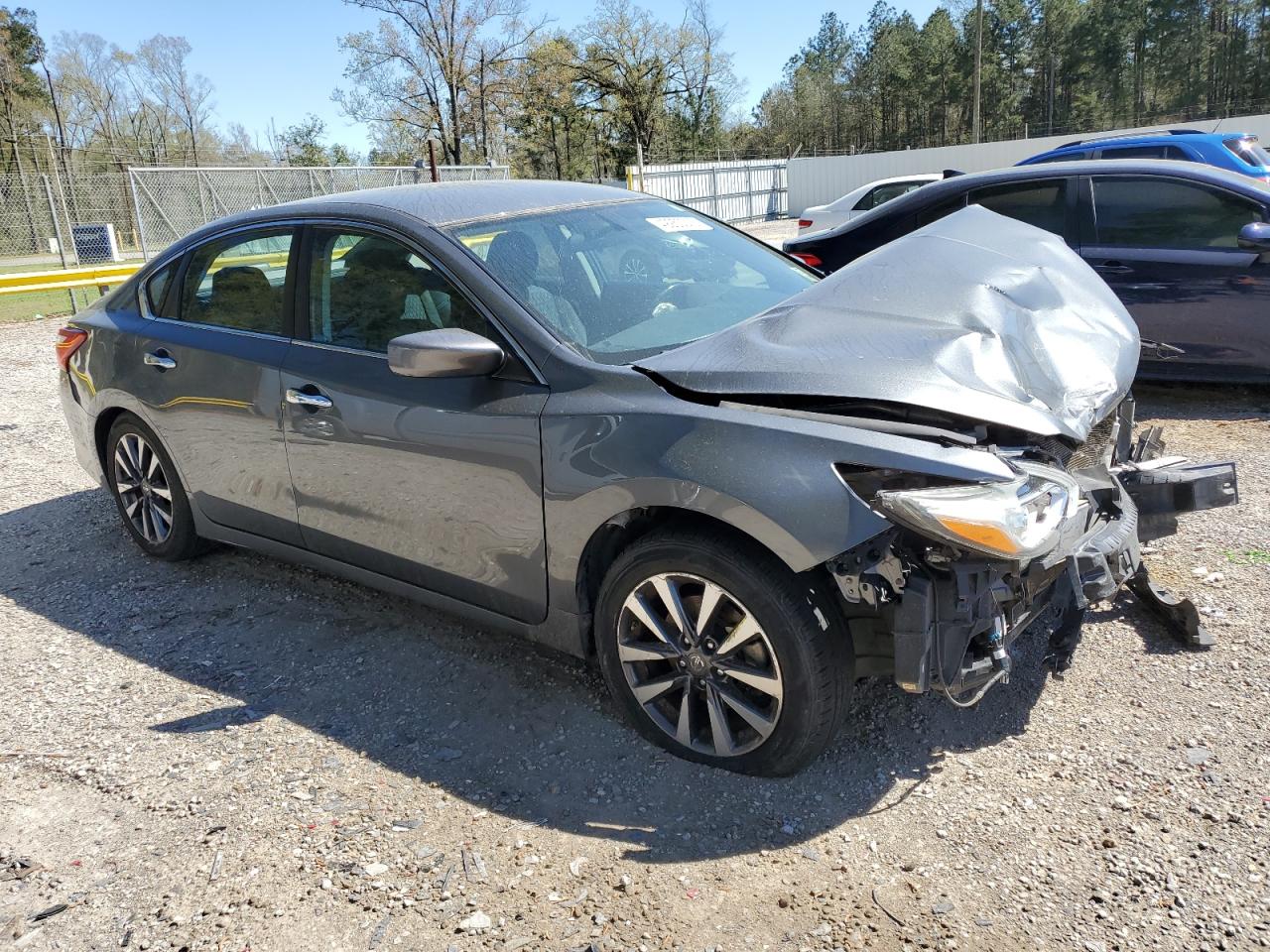 2017 Nissan Altima - Image 4