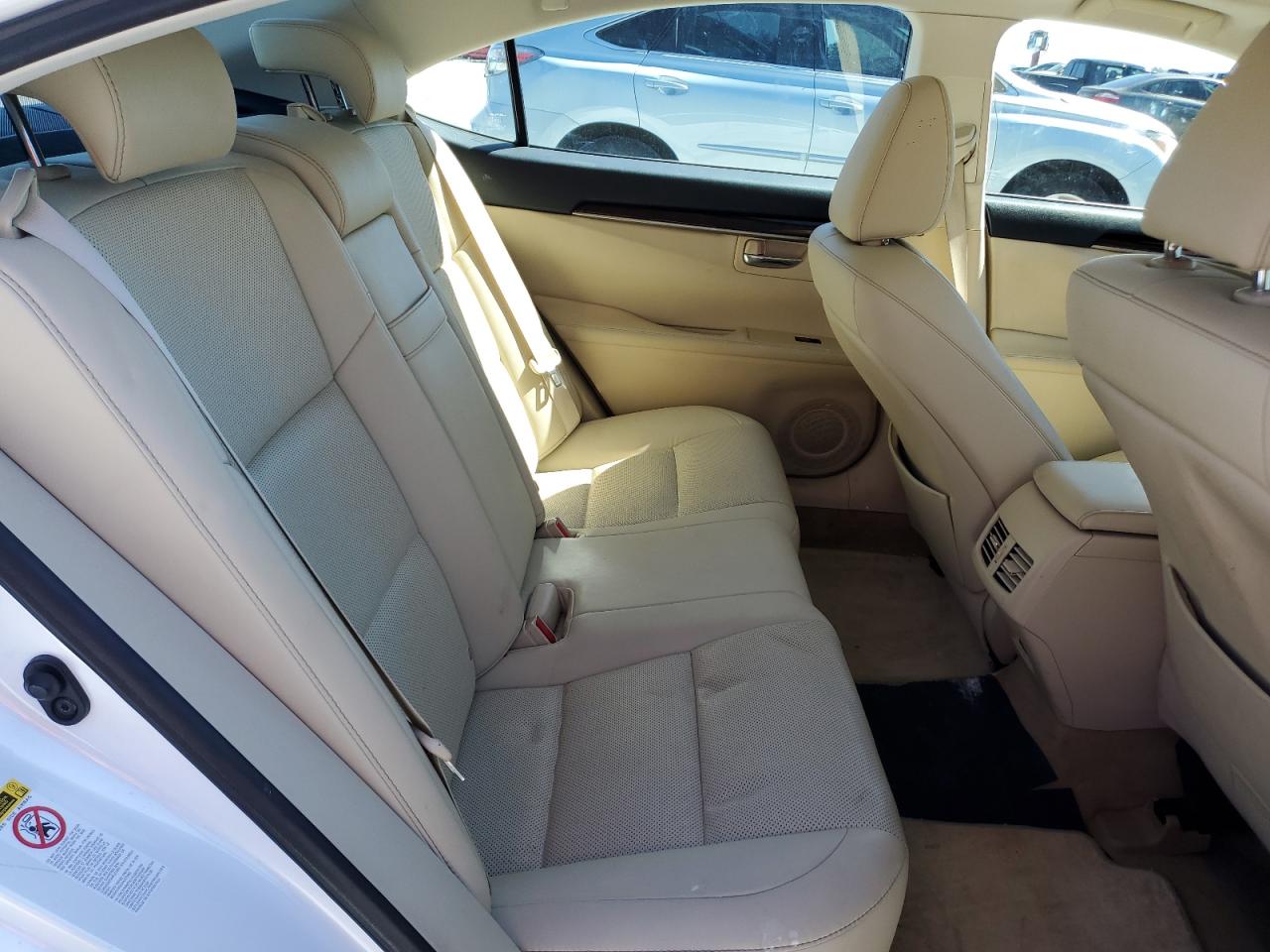 2014 Lexus ES - Image 10