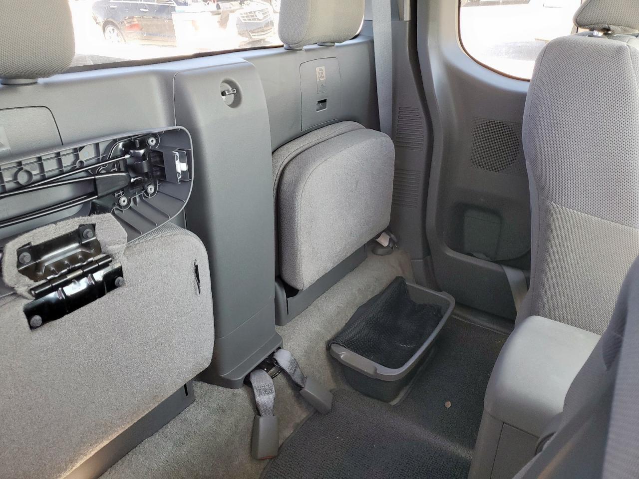 2014 Nissan Navara (Frontier) - Image 10