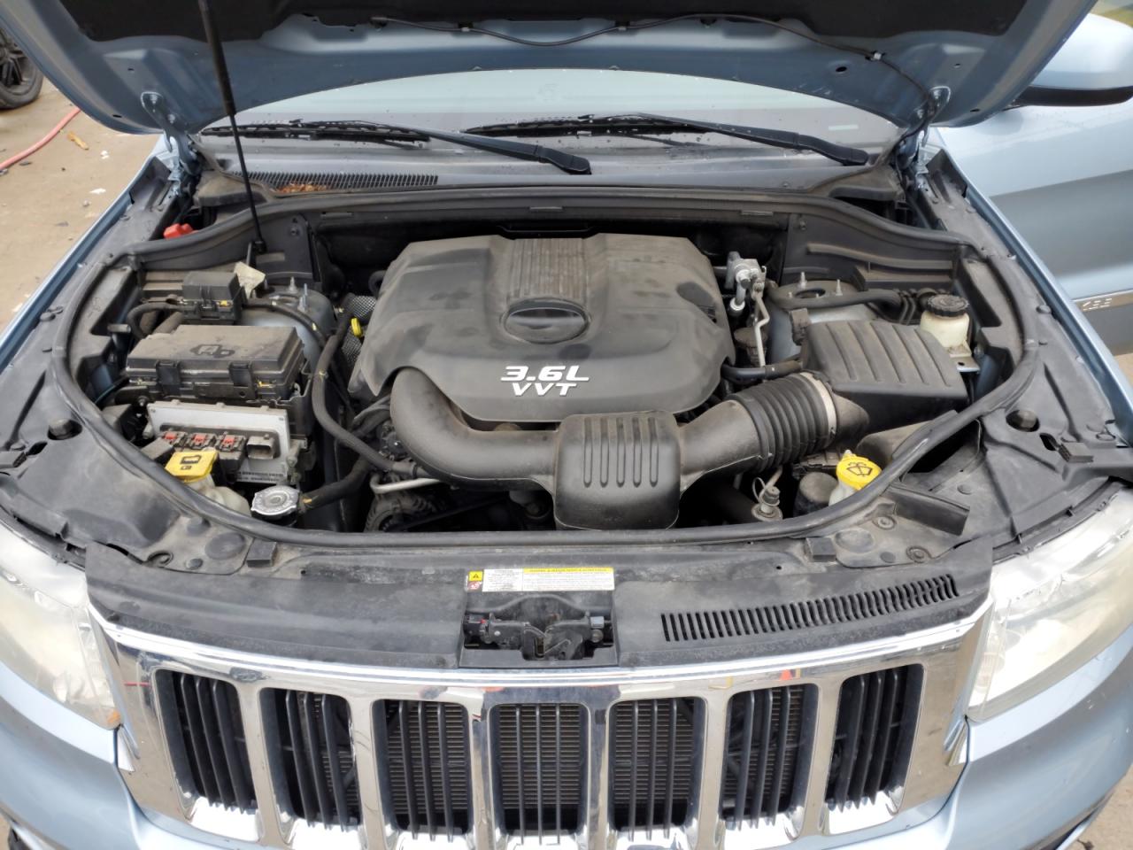 2012 Jeep Grand Cherokee - Image 11