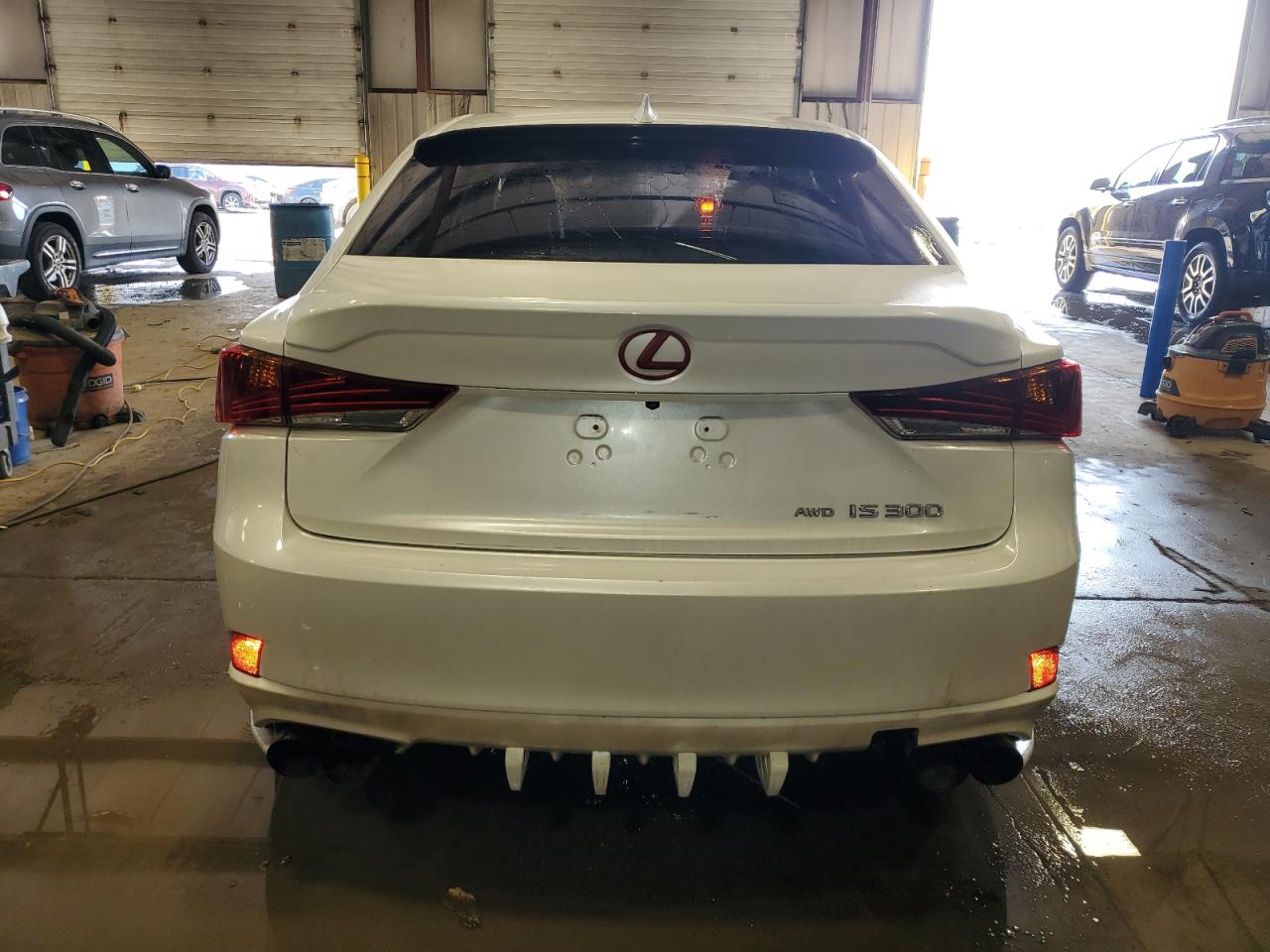 2017 Lexus IS - Image 6