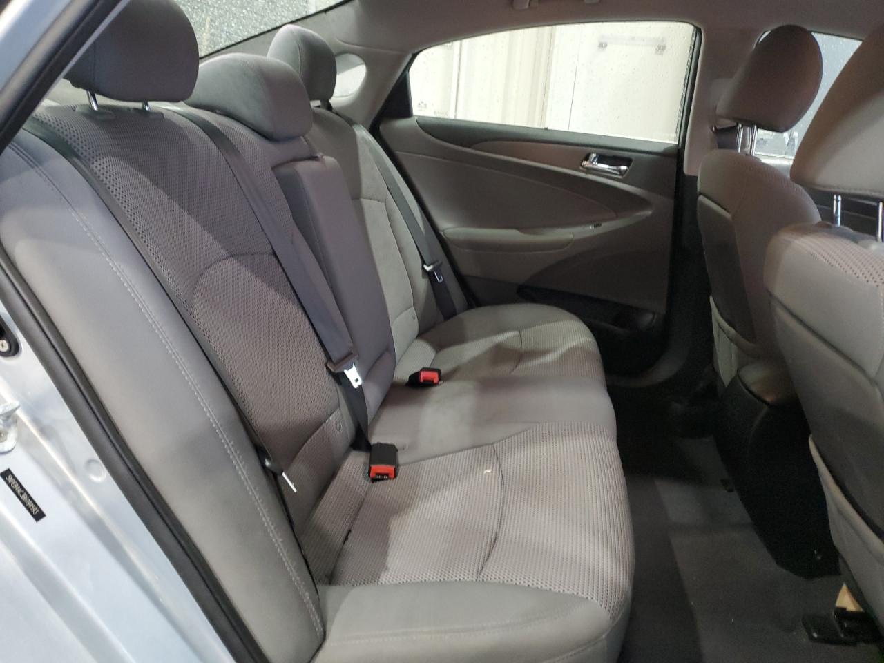 2011 Hyundai Sonata - Image 10