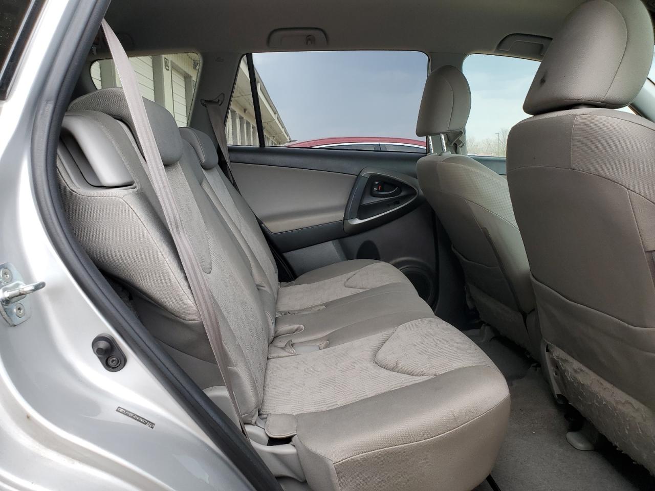 2010 Toyota RAV 4 - Image 11