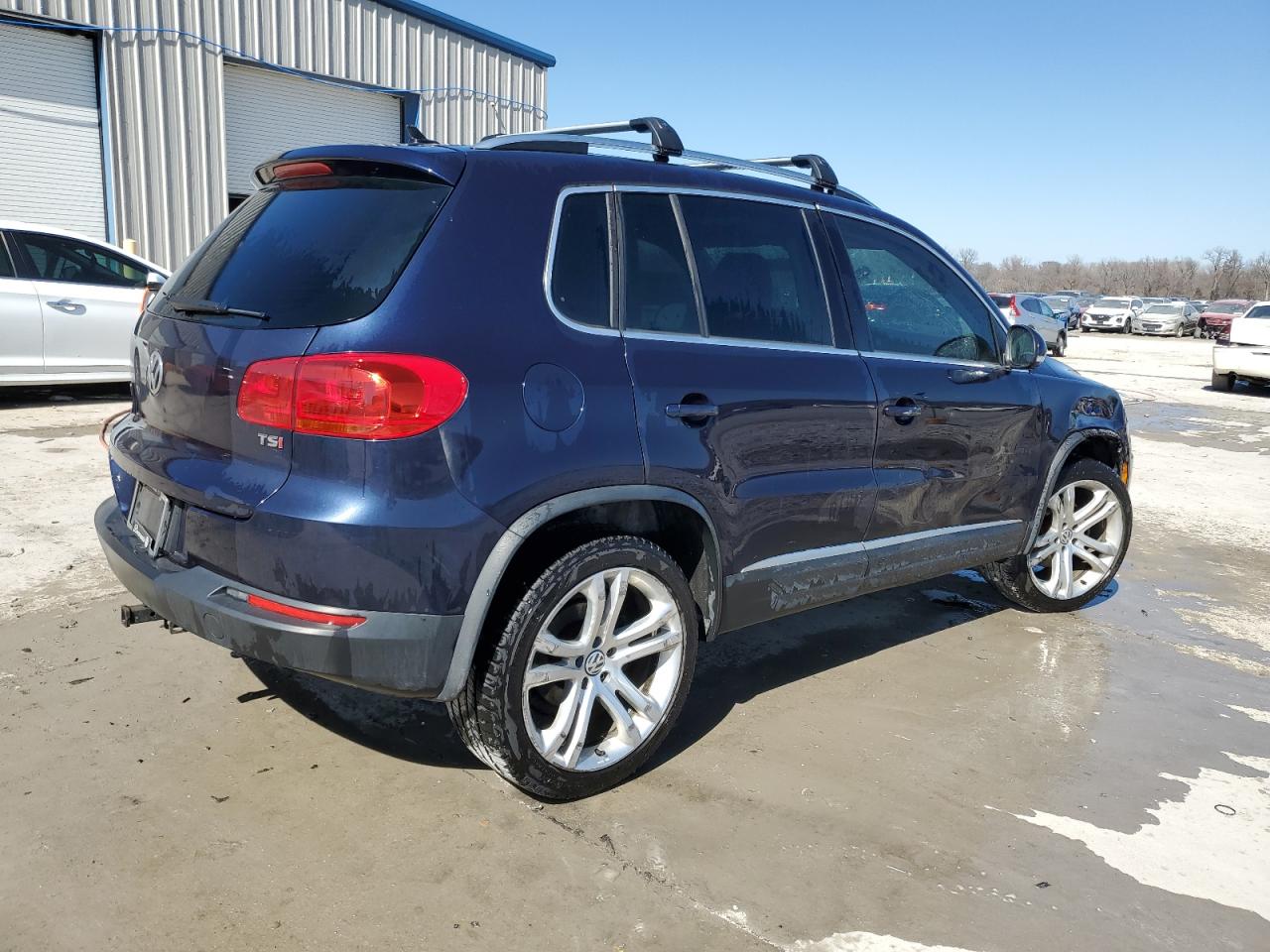 2016 Volkswagen Tiguan - Image 3