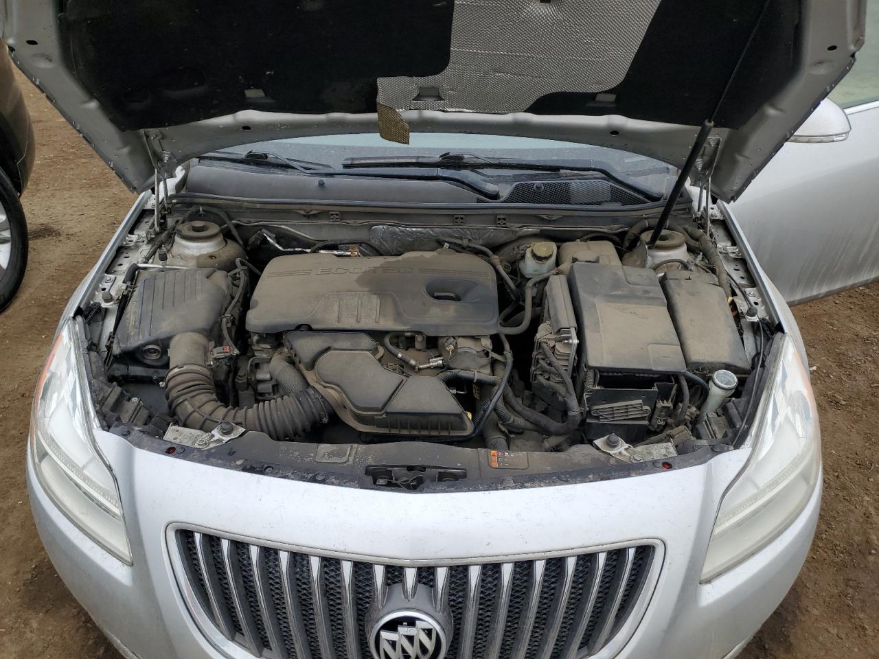 2012 Buick Regal - Image 11