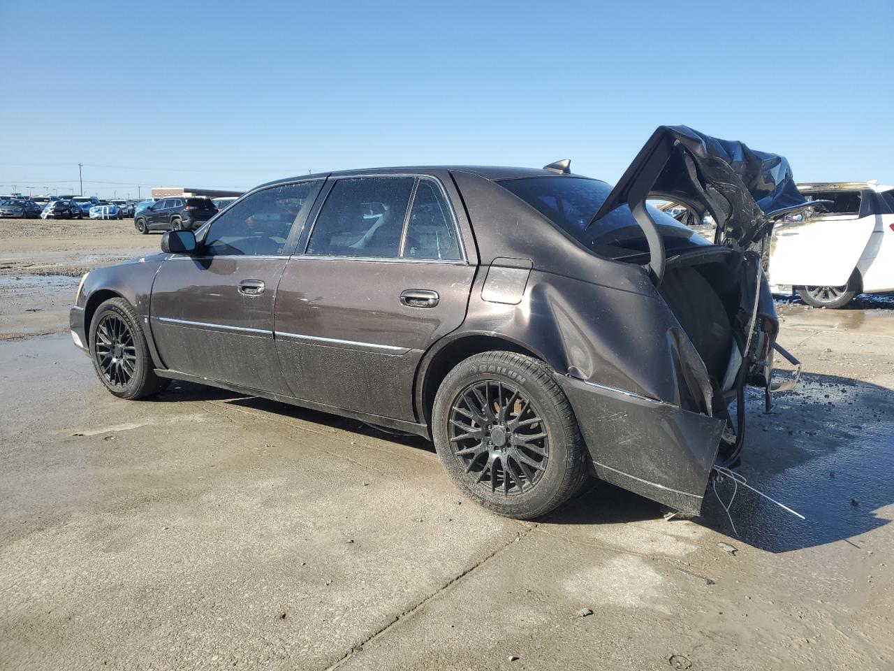2009 Cadillac DTS - Image 2