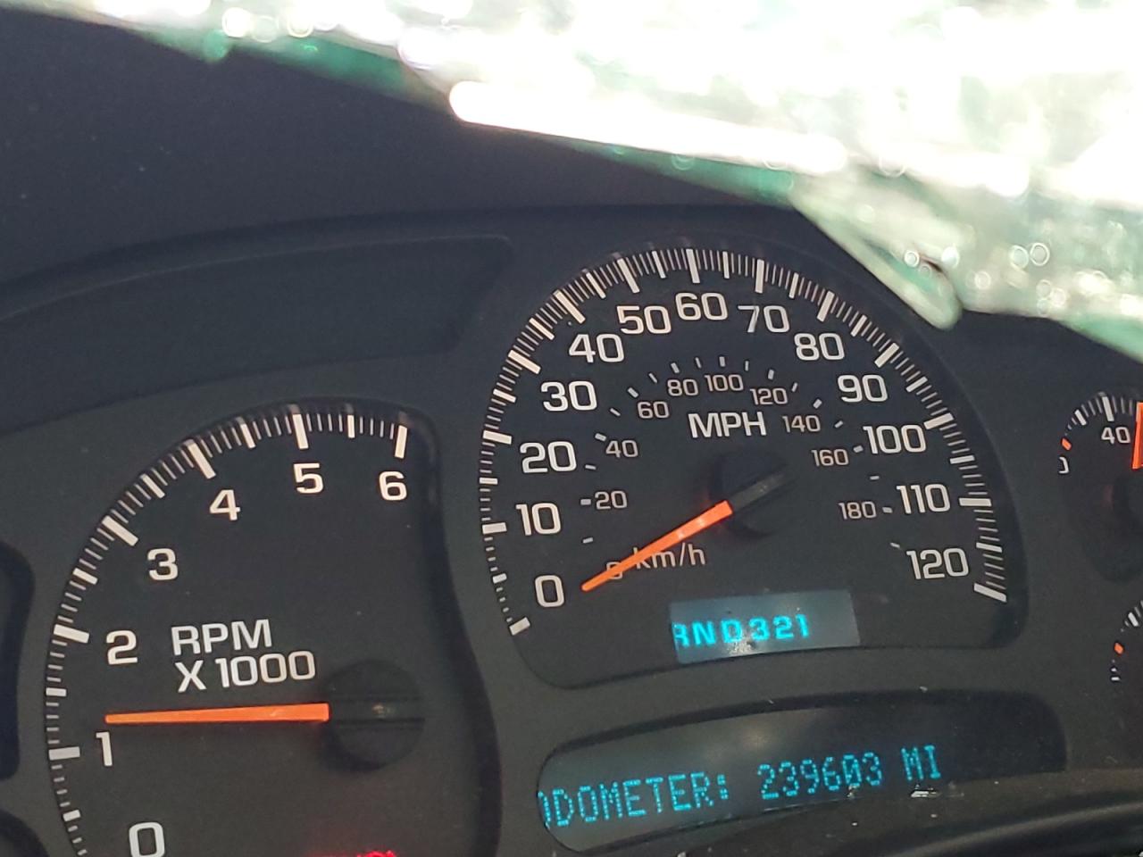 2004 GMC Yukon - Image 9