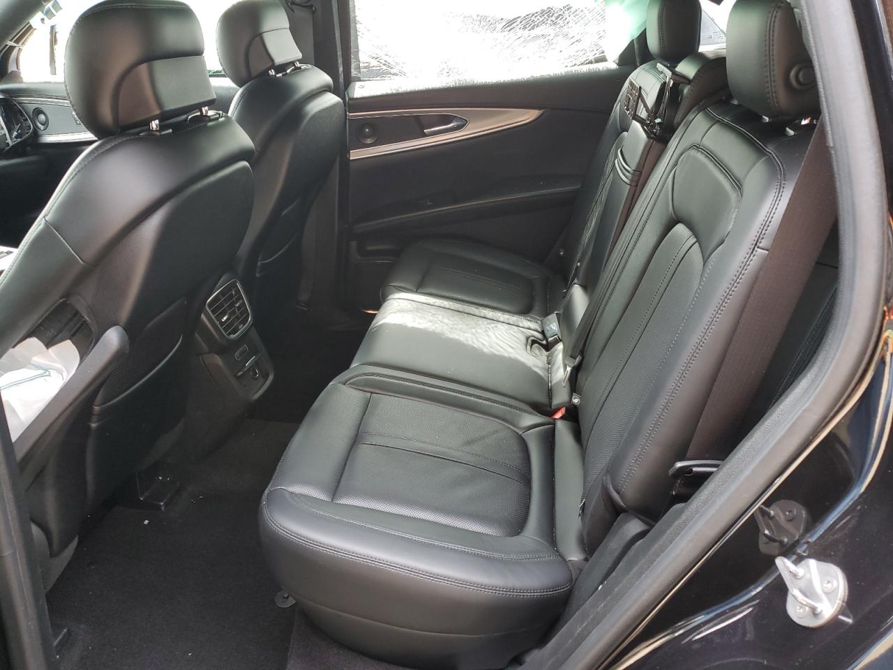 2019 Lincoln Nautilus - Image 11
