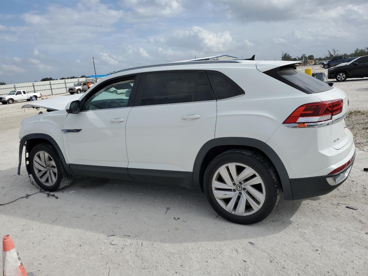 2020 Volkswagen Atlas - Image 2
