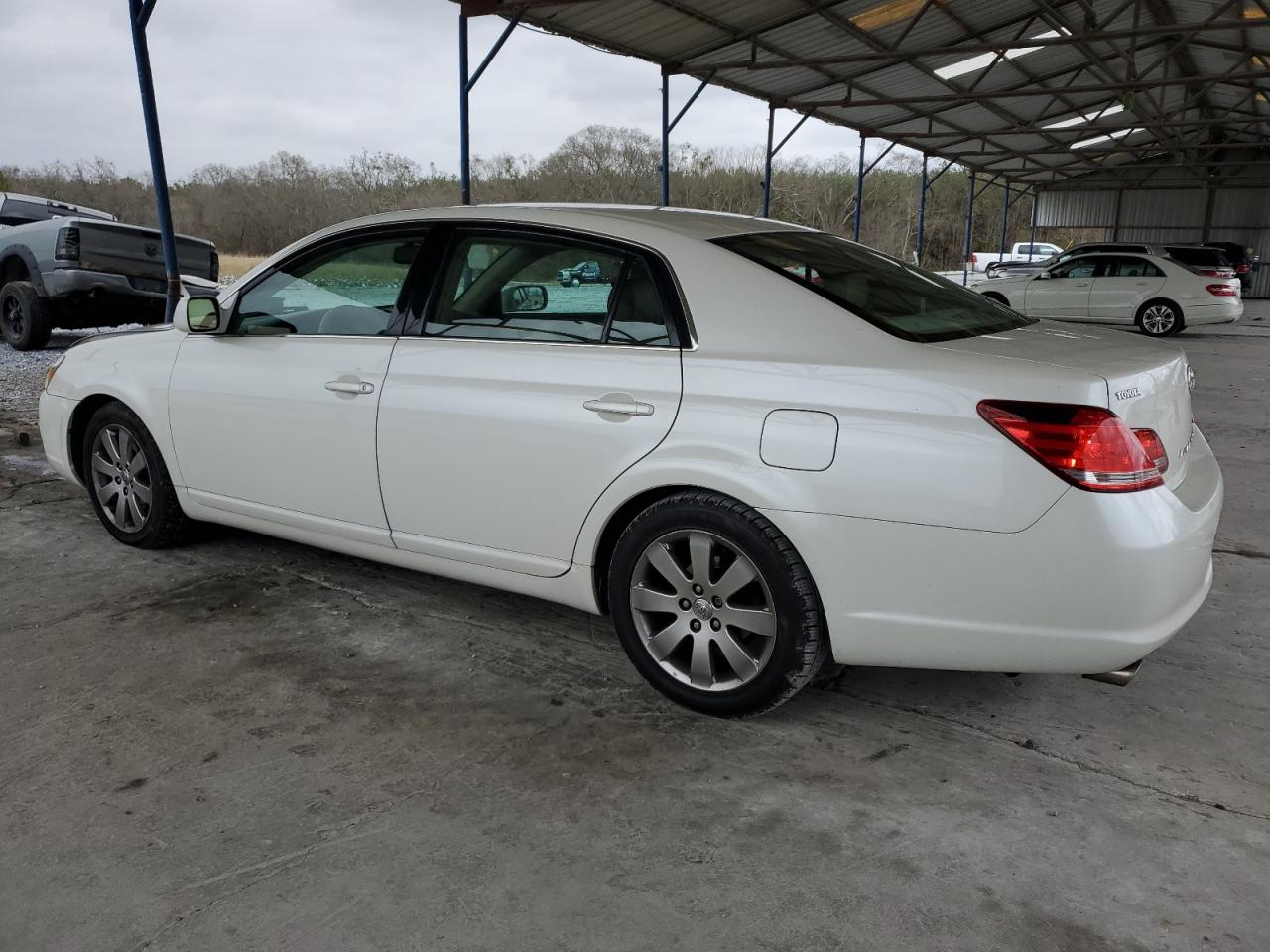 2005 Toyota Avalon - Image 2