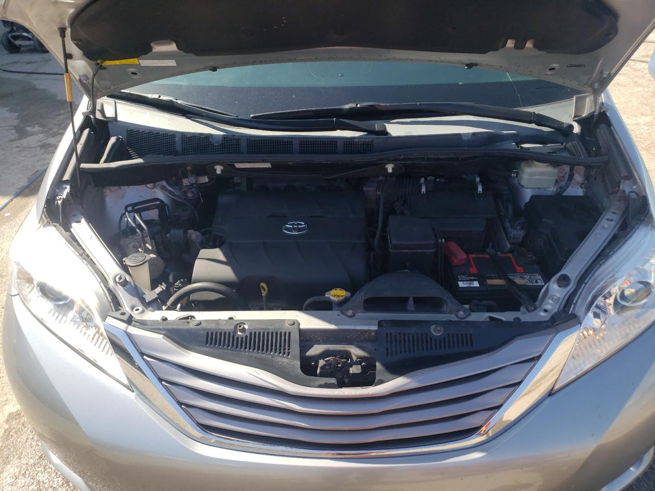 2015 Toyota Sienna - Image 12