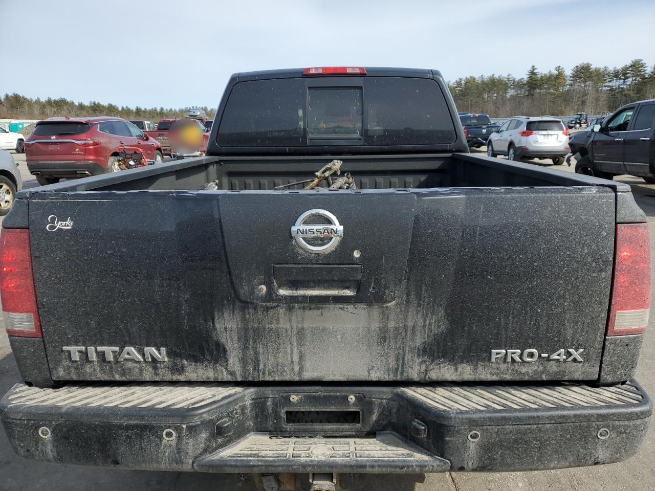2010 Nissan Titan - Image 6