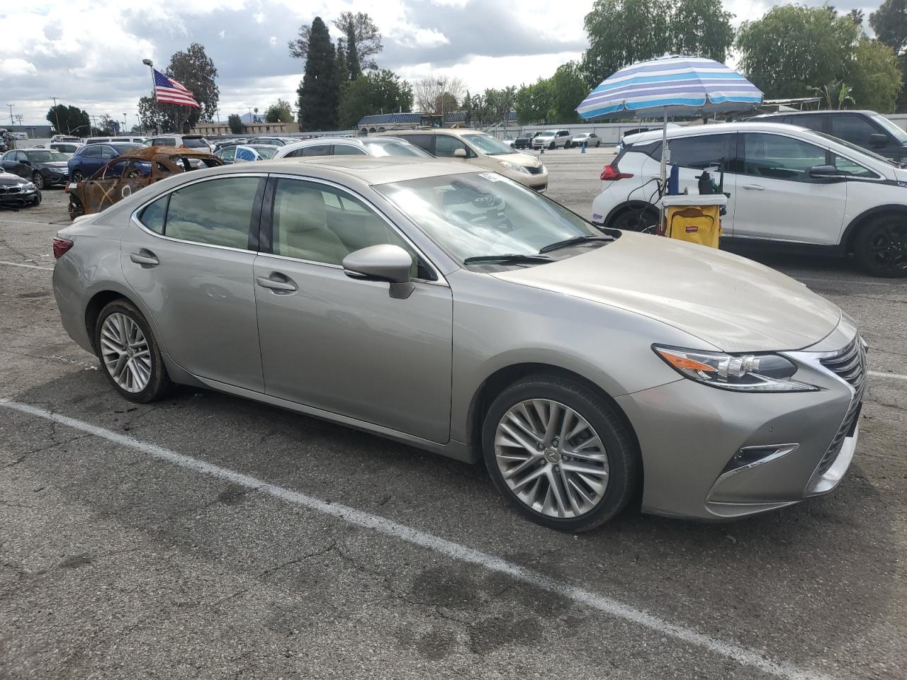 2016 Lexus ES - Image 4