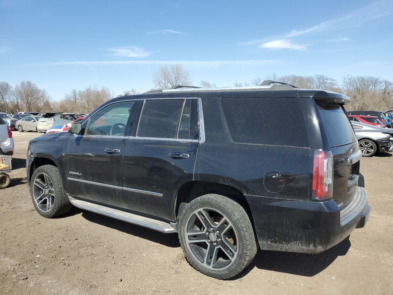 2015 GMC Yukon - Image 2