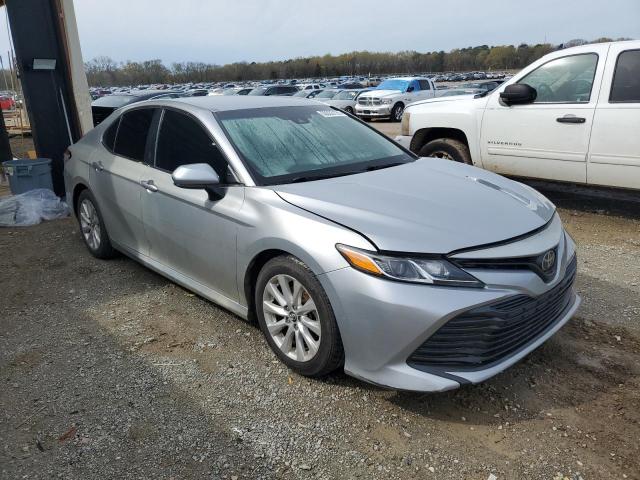  TOYOTA CAMRY 2018 Srebrny