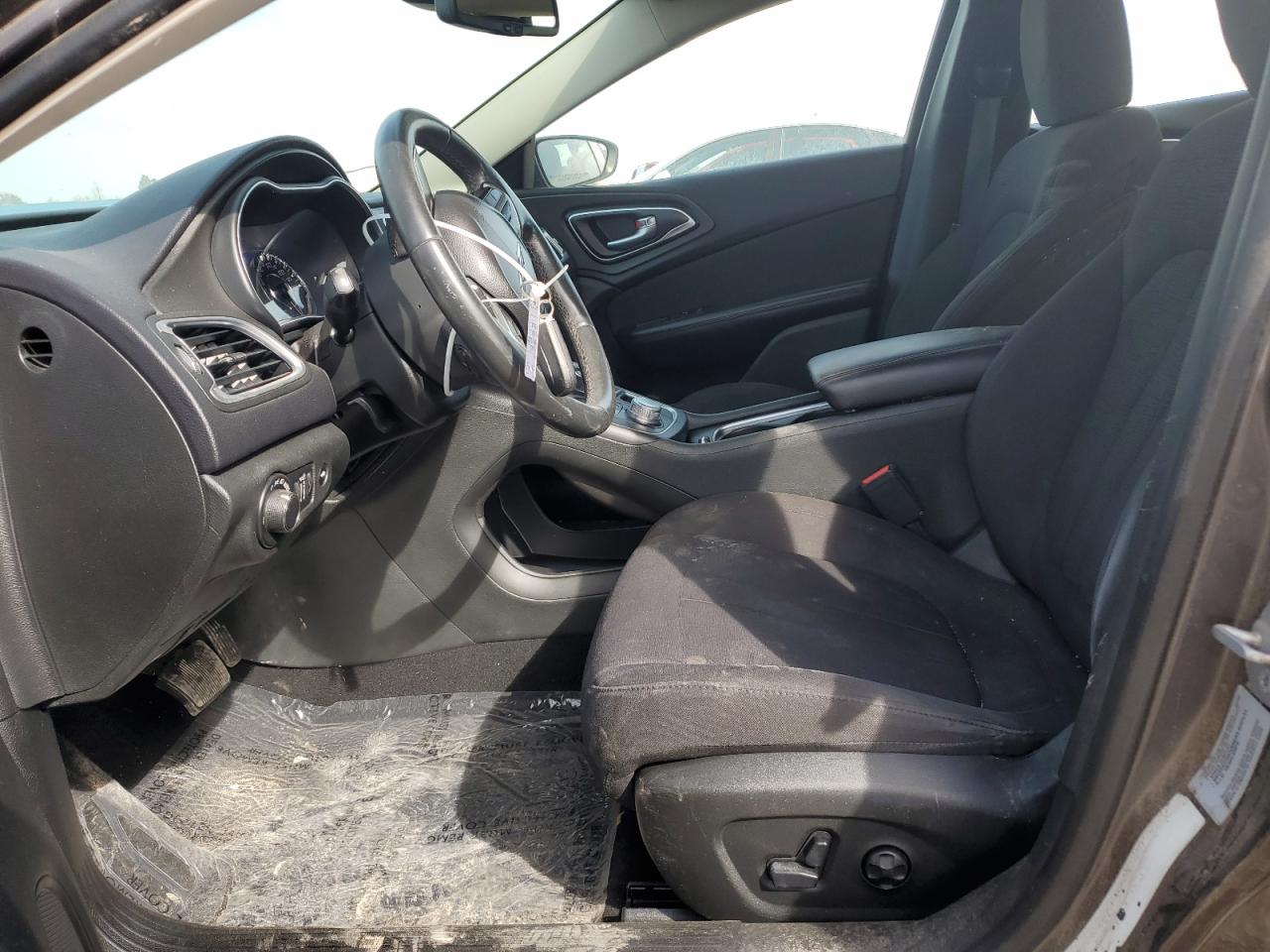 2015 Chrysler 200 Limited VIN: 1C3CCCAB5FN609039 Lot: 49159395