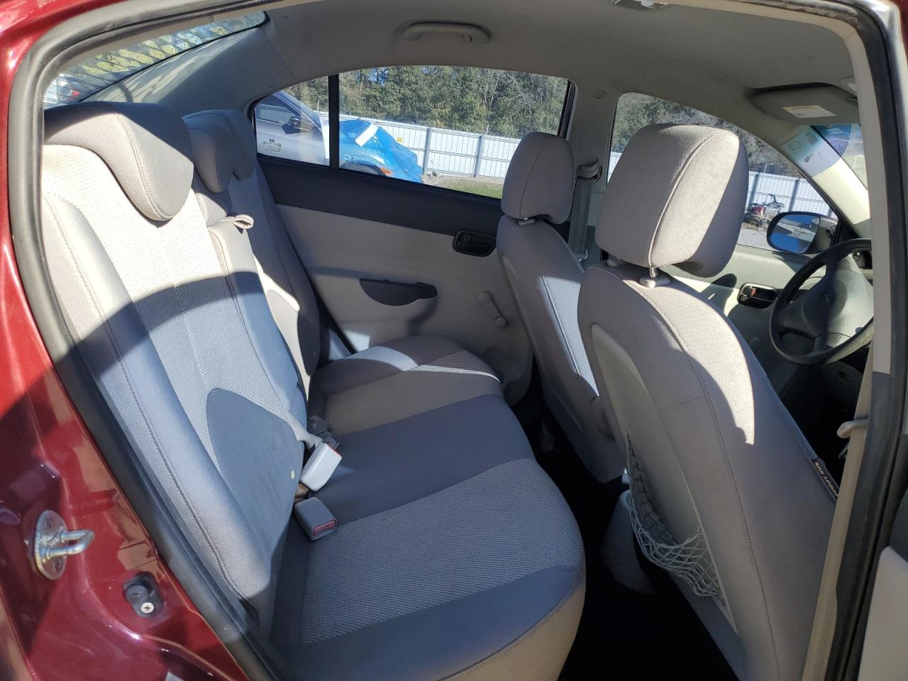 2010 Hyundai Accent - Image 10