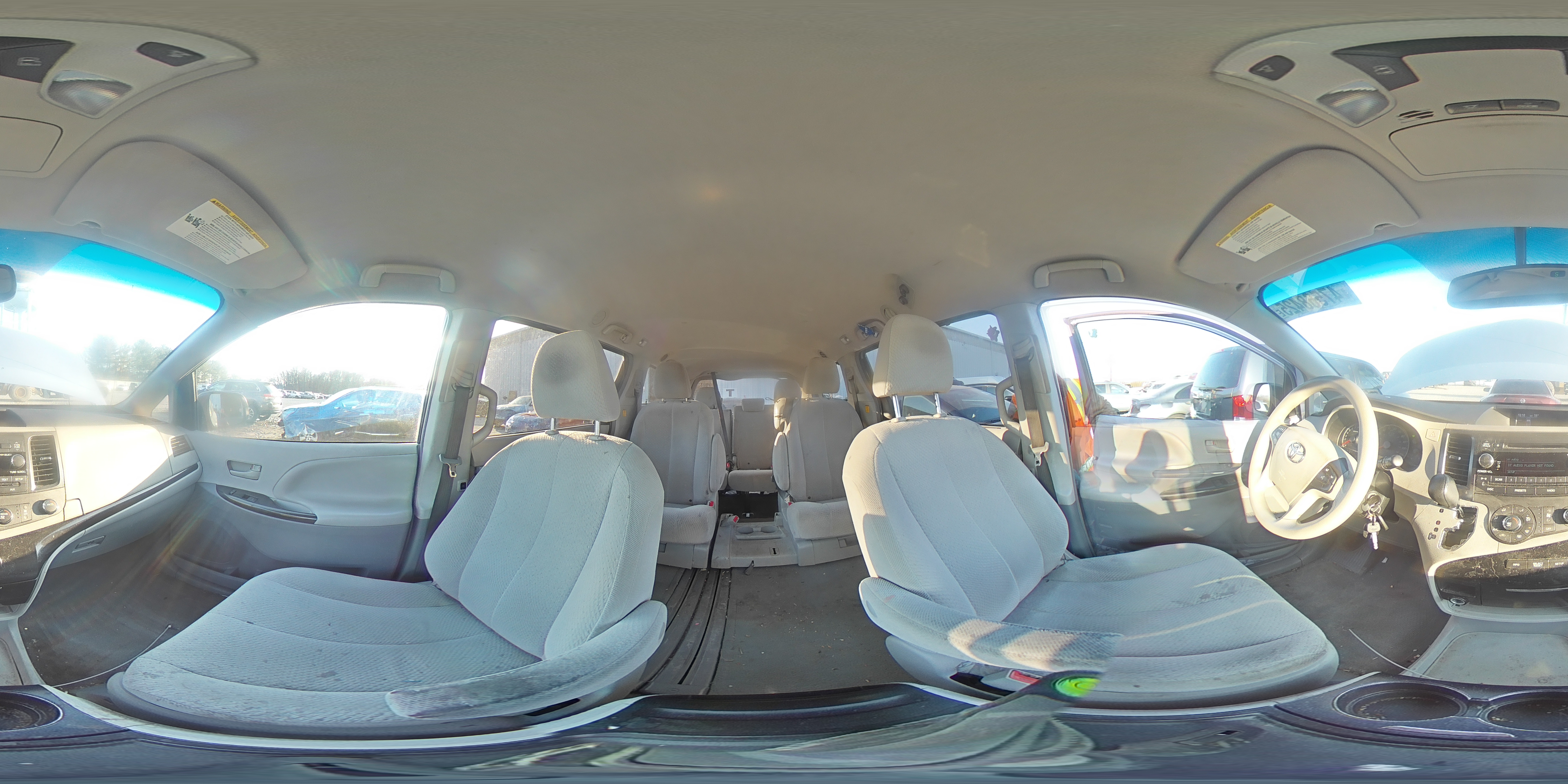 2012 Toyota Sienna - Image 15
