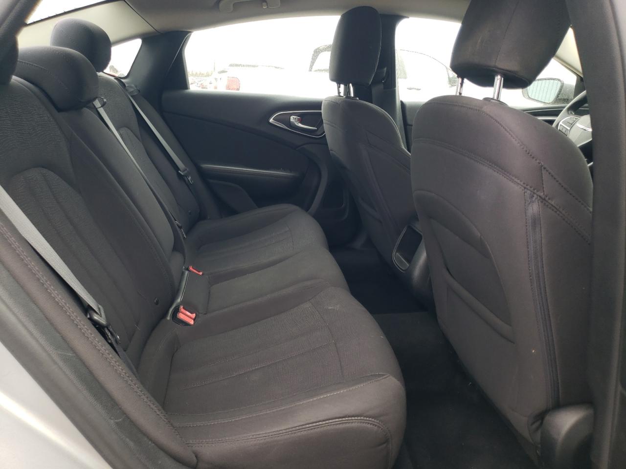 2015 Chrysler 200 - Image 10