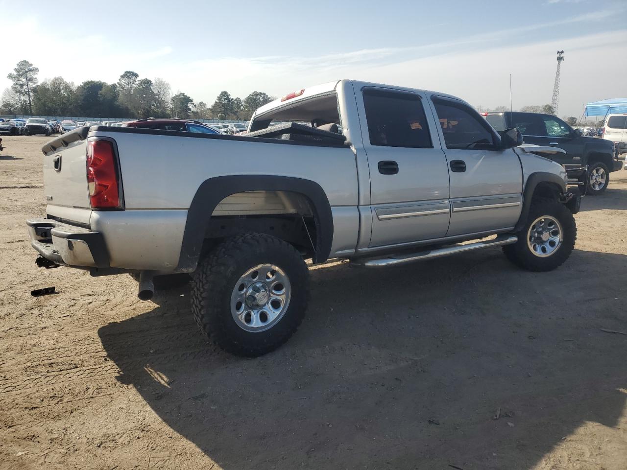 2007 Chevrolet Silverado - Image 3