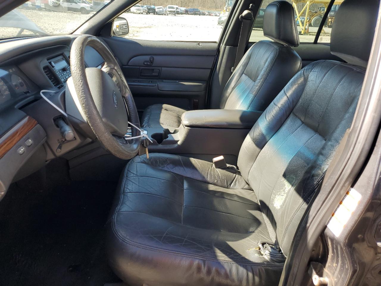 2005 Ford Crown Victoria - Image 7