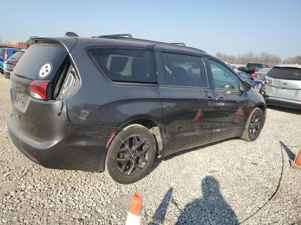 2018 Chrysler Pacifica - Image 3