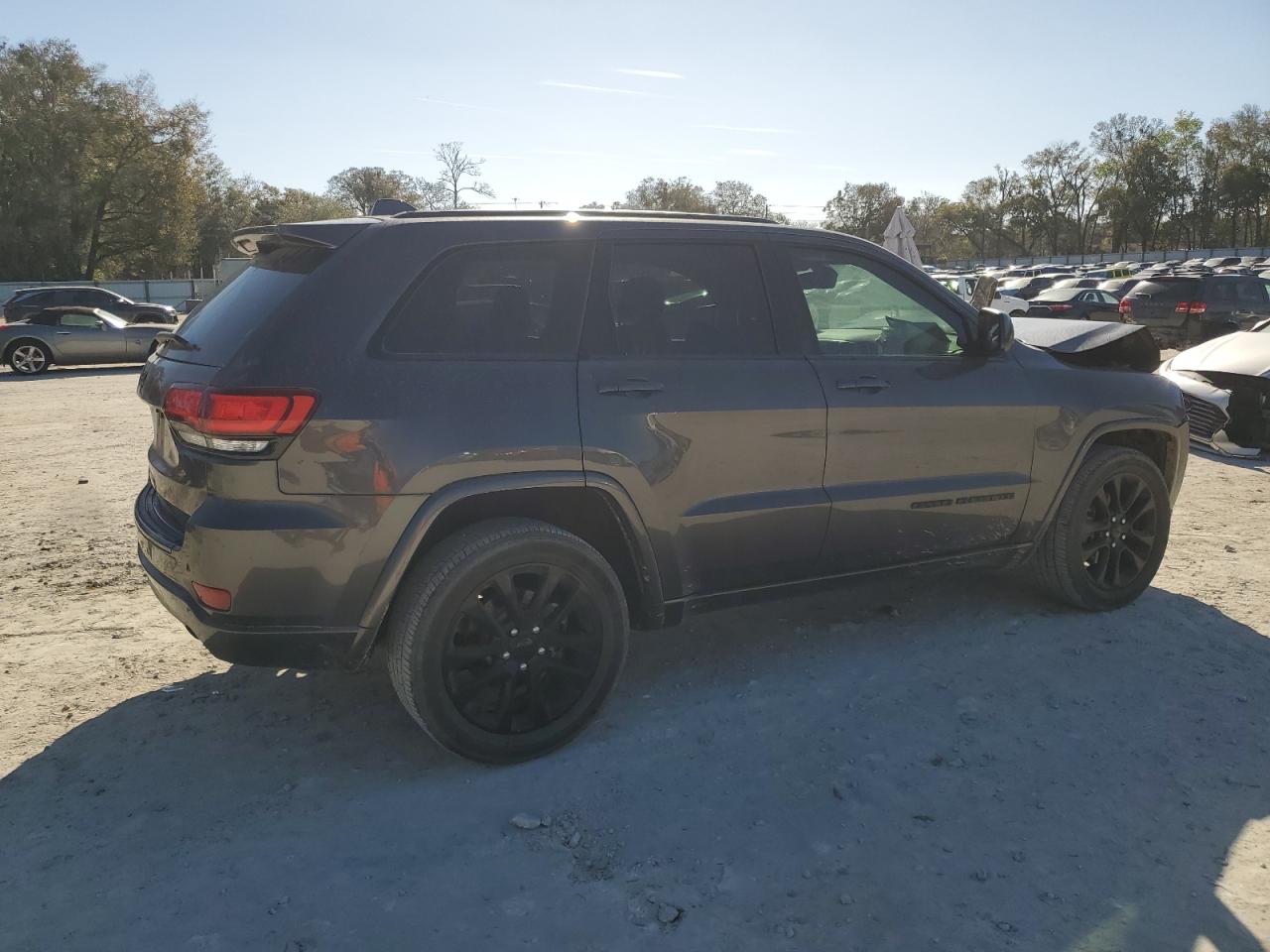 2018 Jeep Grand Cherokee - Image 3