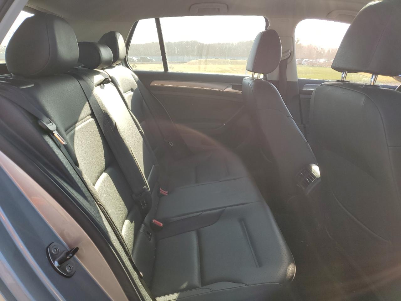 2015 Volkswagen Golf - Image 10