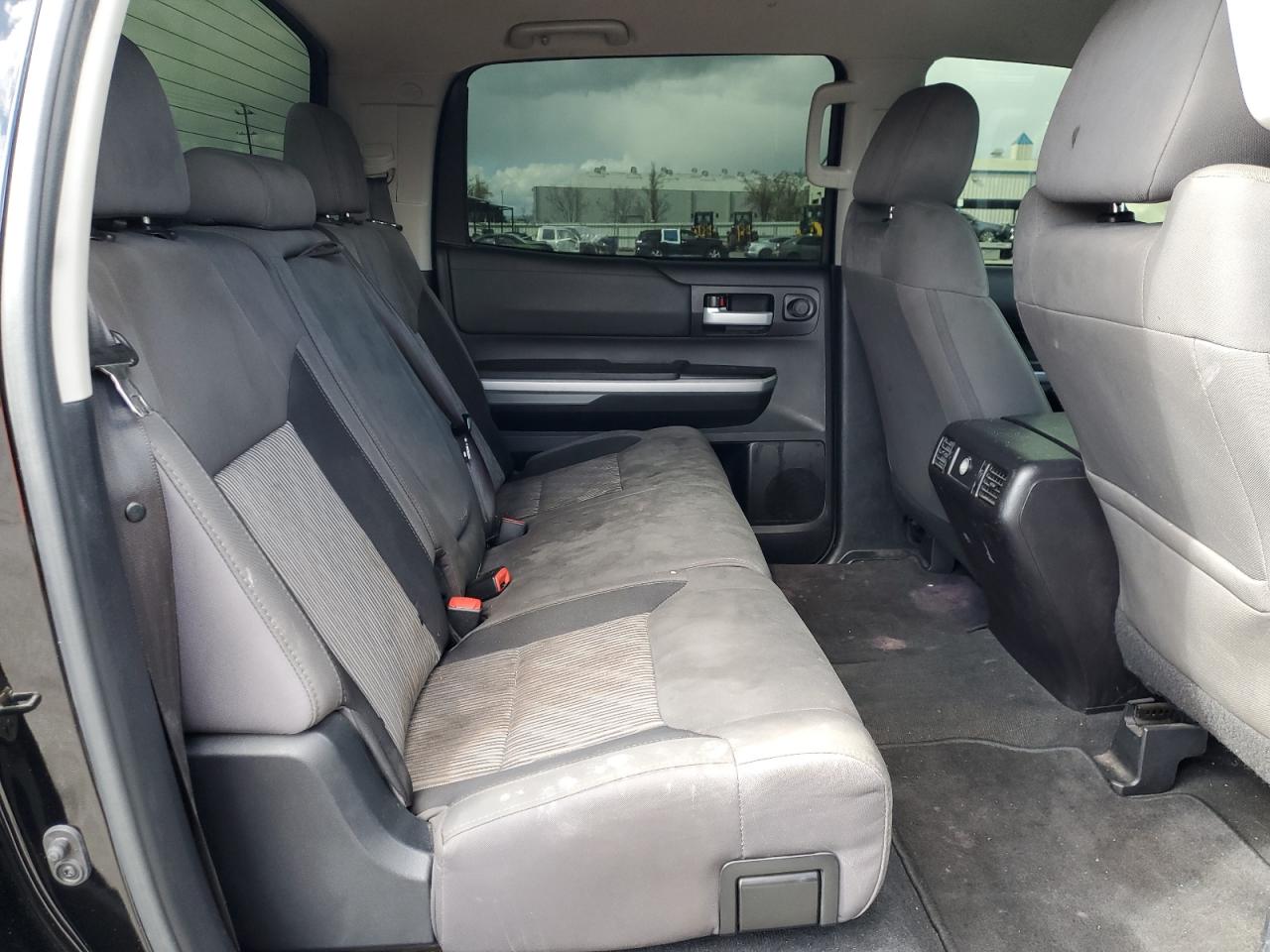 2015 Toyota Tundra - Image 10