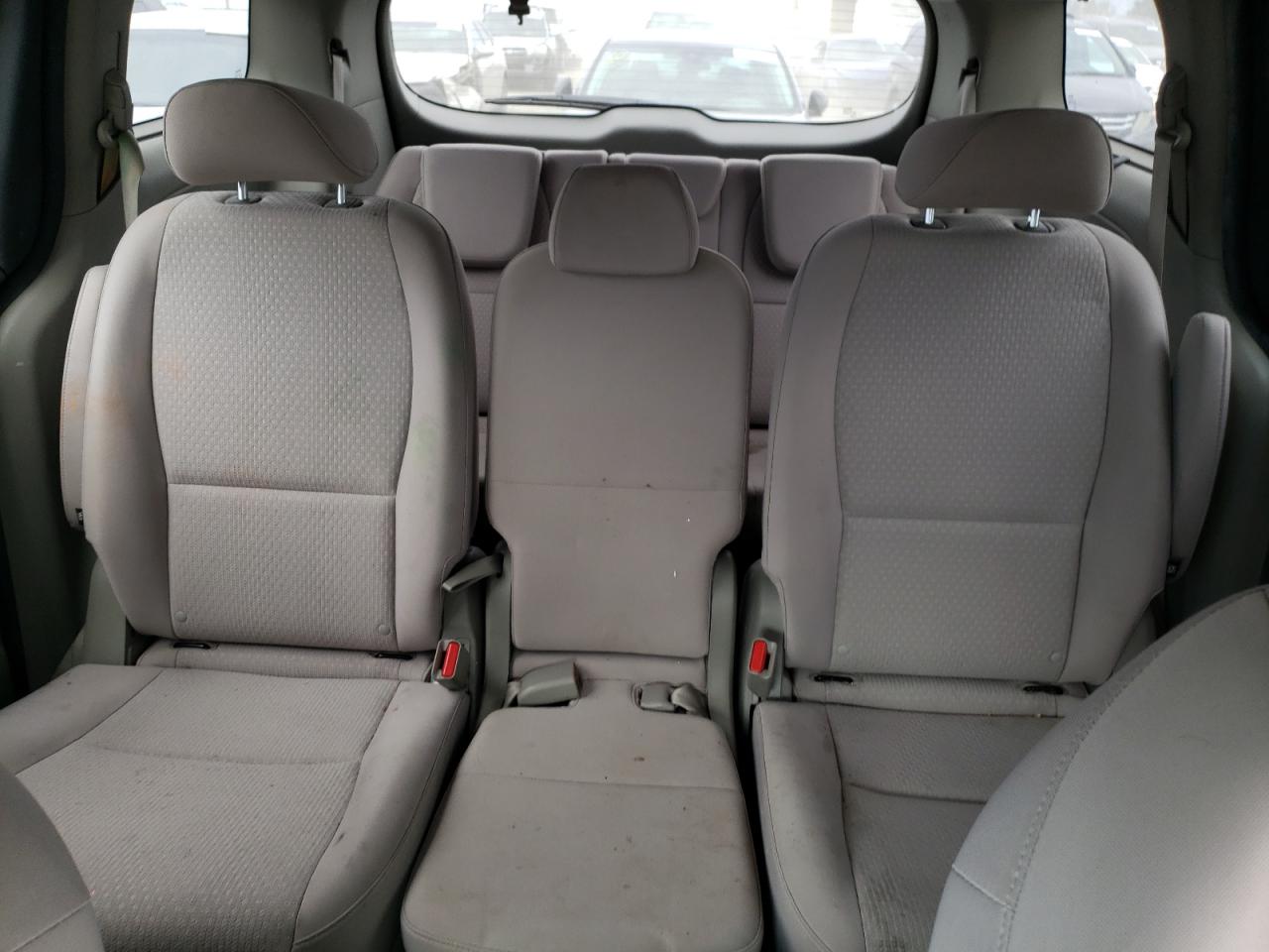2016 Kia Sedona - Image 10