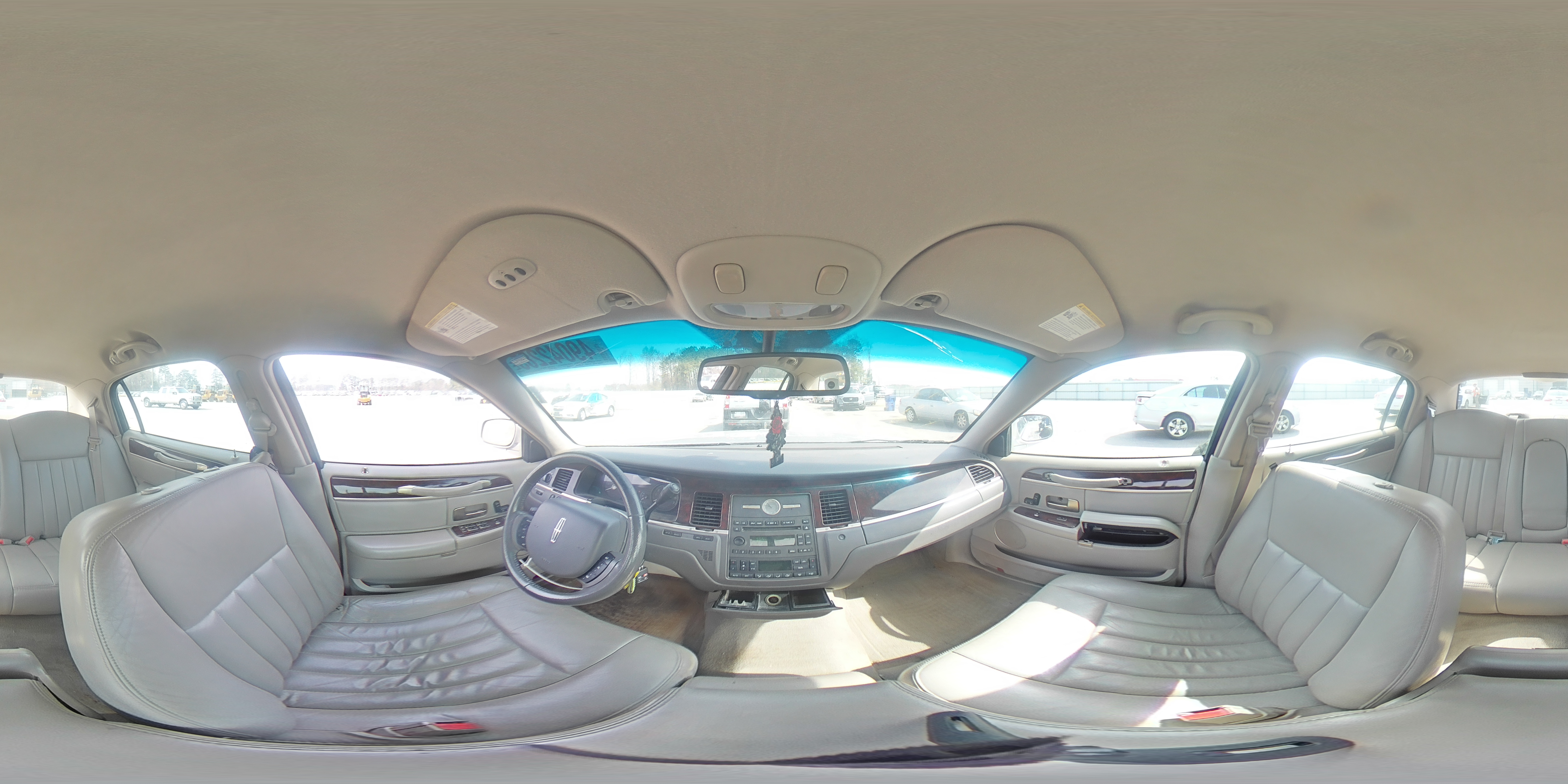 2007 Lincoln Town Car - Image 12