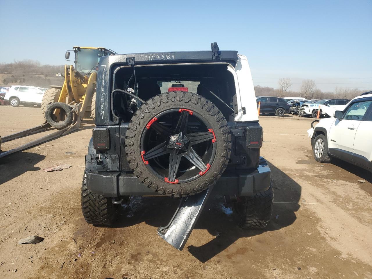 2016 Jeep Wrangler - Image 6