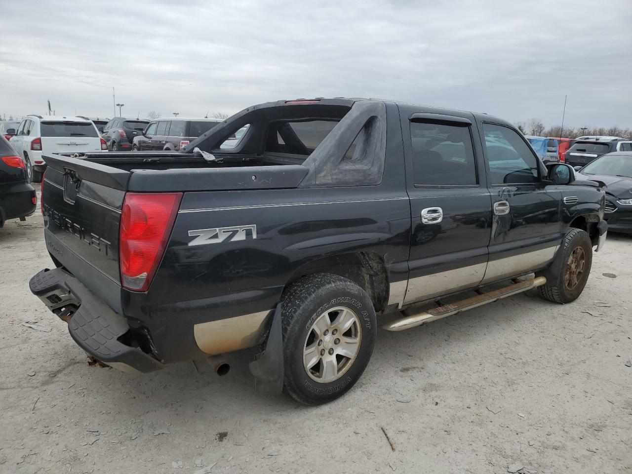 2004 Chevrolet Avalanche - Image 3