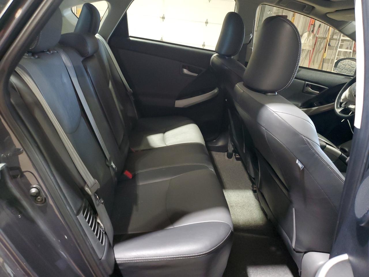2013 Toyota Prius - Image 11