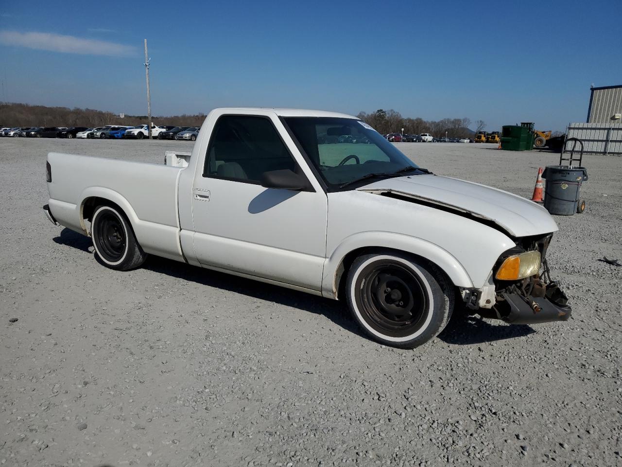 2000 Chevrolet S-10 Pickup - Image 4