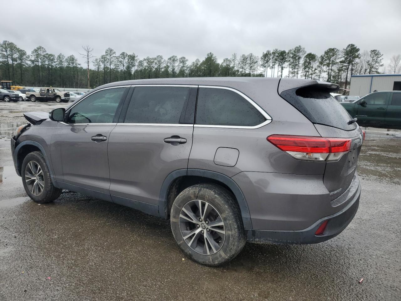 2019 Toyota Highlander - Image 2