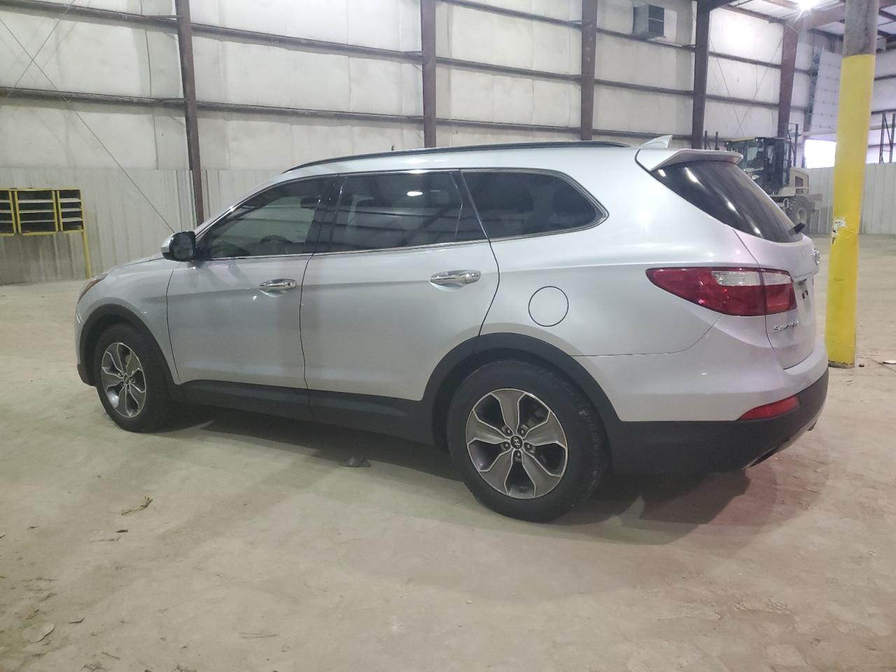 2015 Hyundai Santa Fe - Image 2