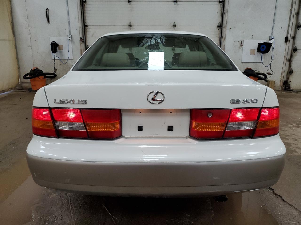 1999 Lexus ES - Image 6