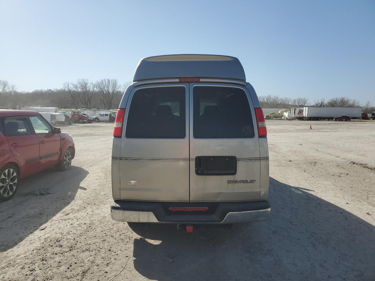 2004 Chevrolet Express - Image 6