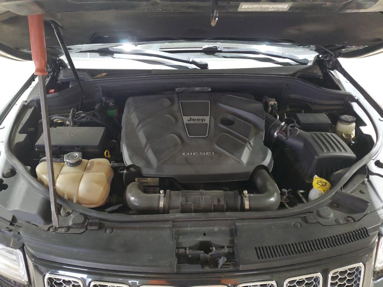 2014 Jeep Grand Cherokee - Image 12
