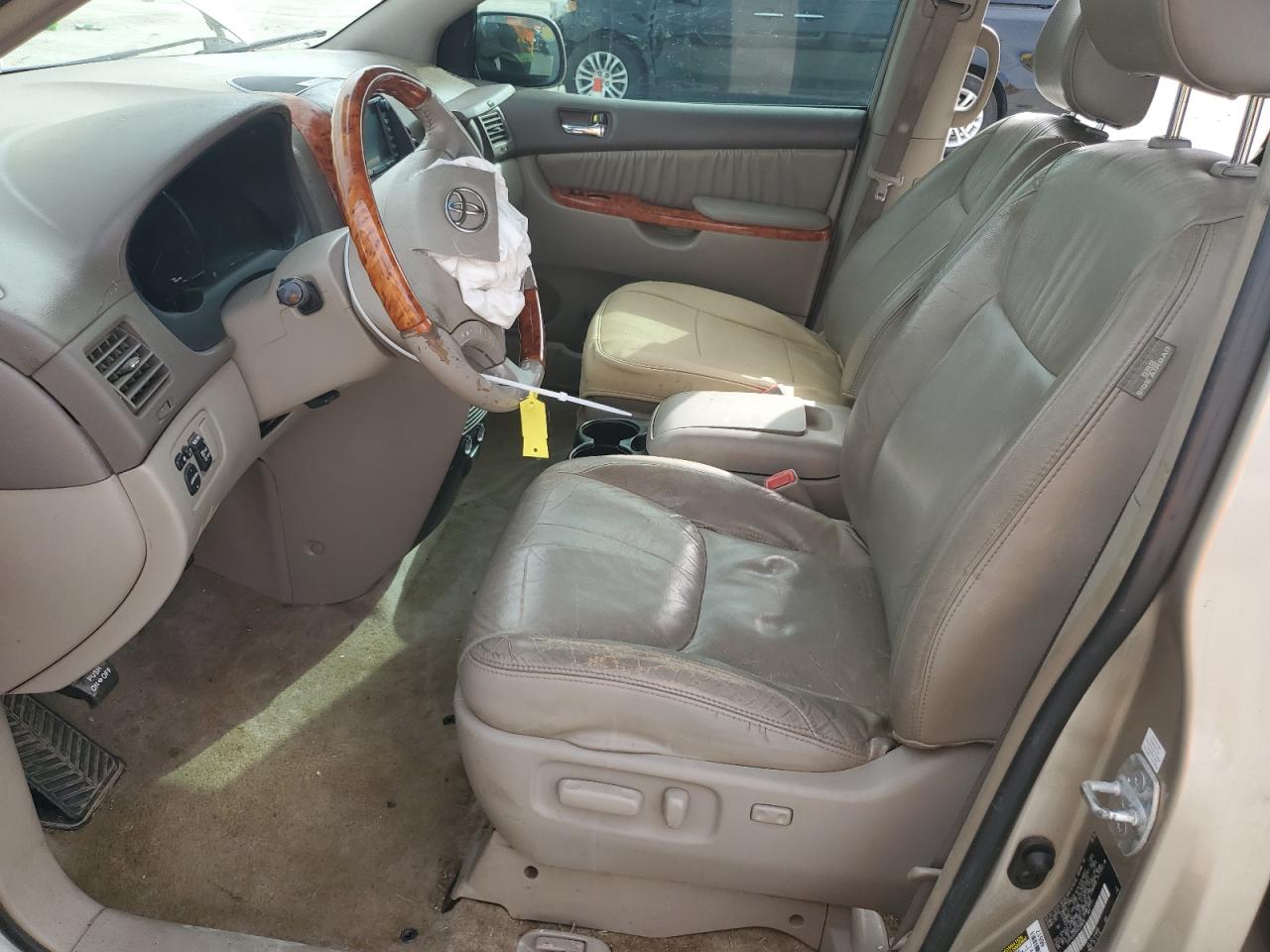 2010 Toyota Sienna - Image 7