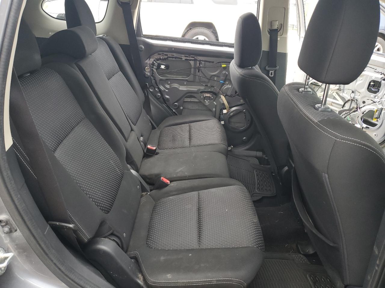 2017 Mitsubishi Outlander - Image 11