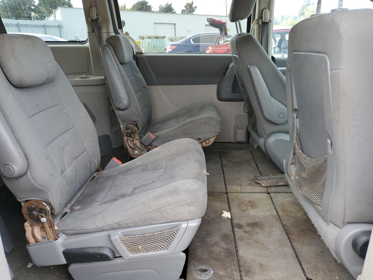 2009 Dodge Caravan - Image 11