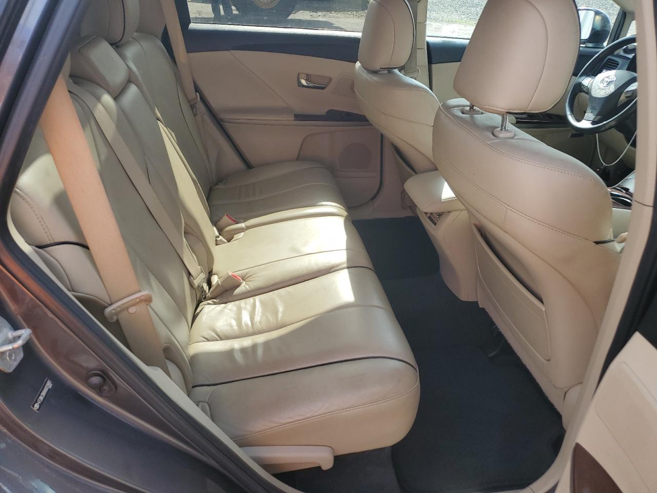 2010 Toyota Venza - Image 11