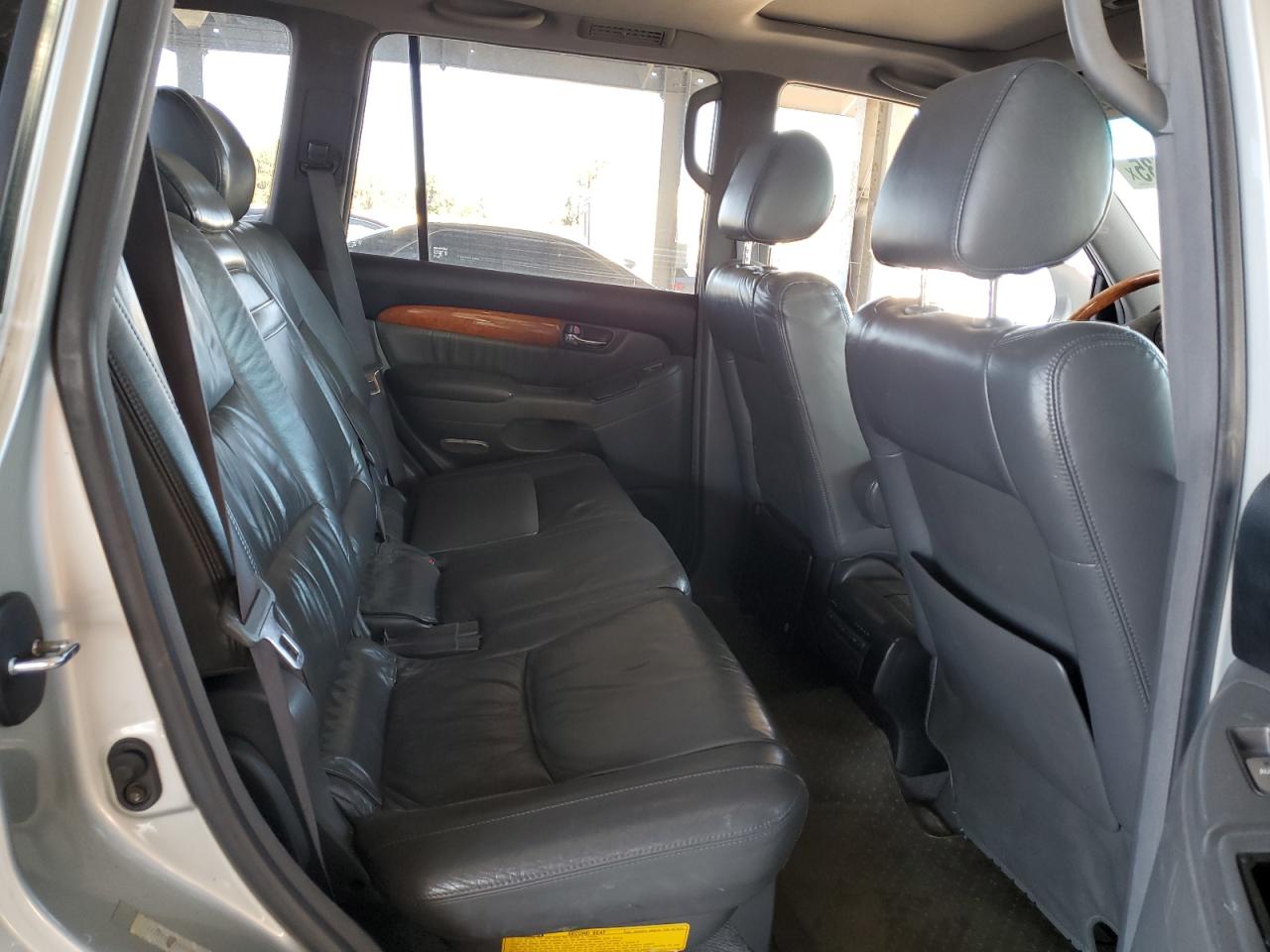 2004 Lexus GX - Image 11
