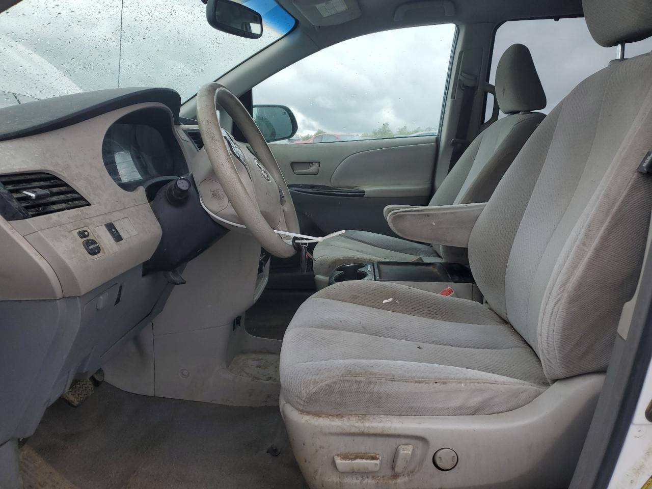 2011 Toyota Sienna - Image 7
