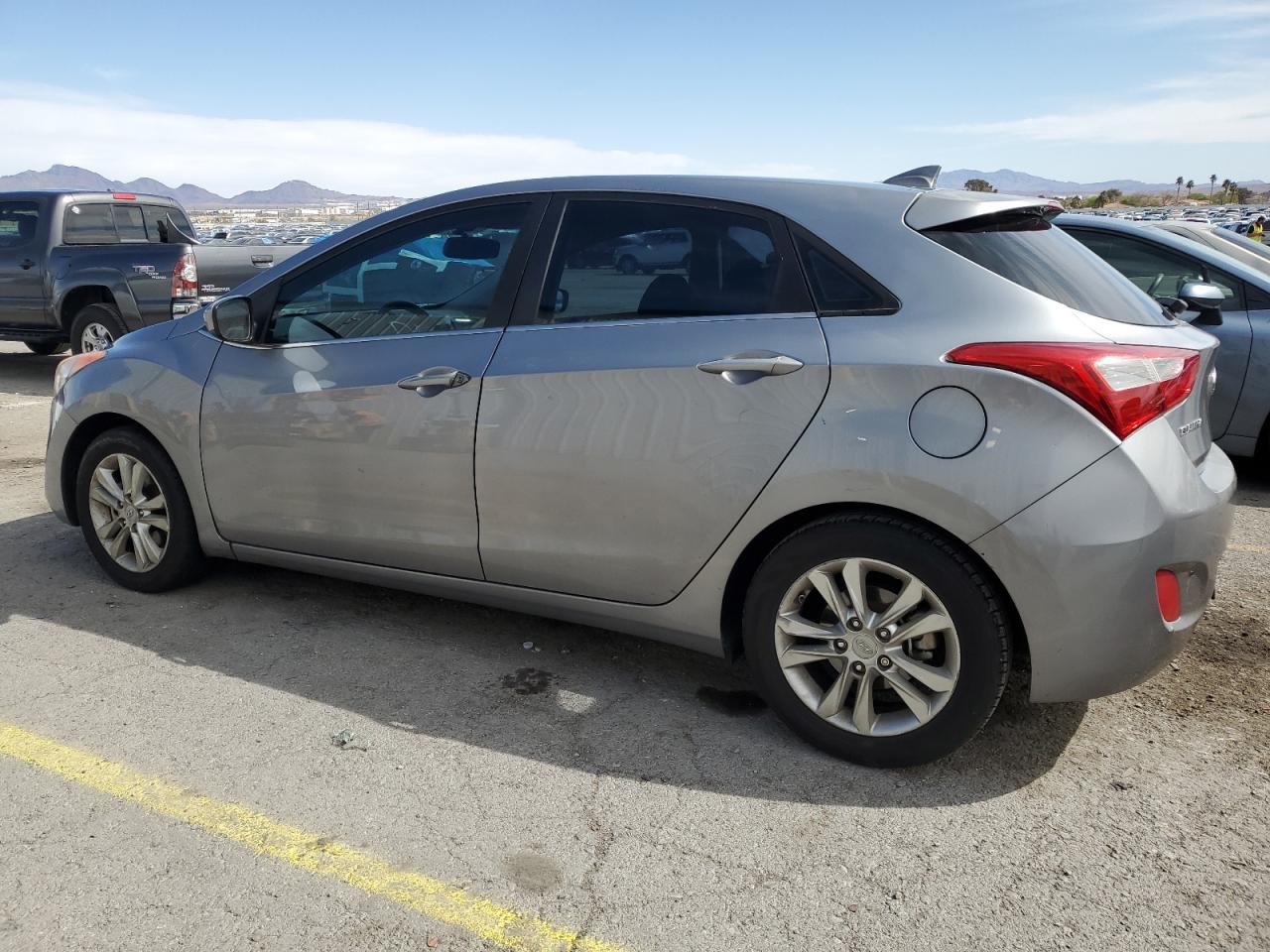 2013 Hyundai Elantra - Image 2