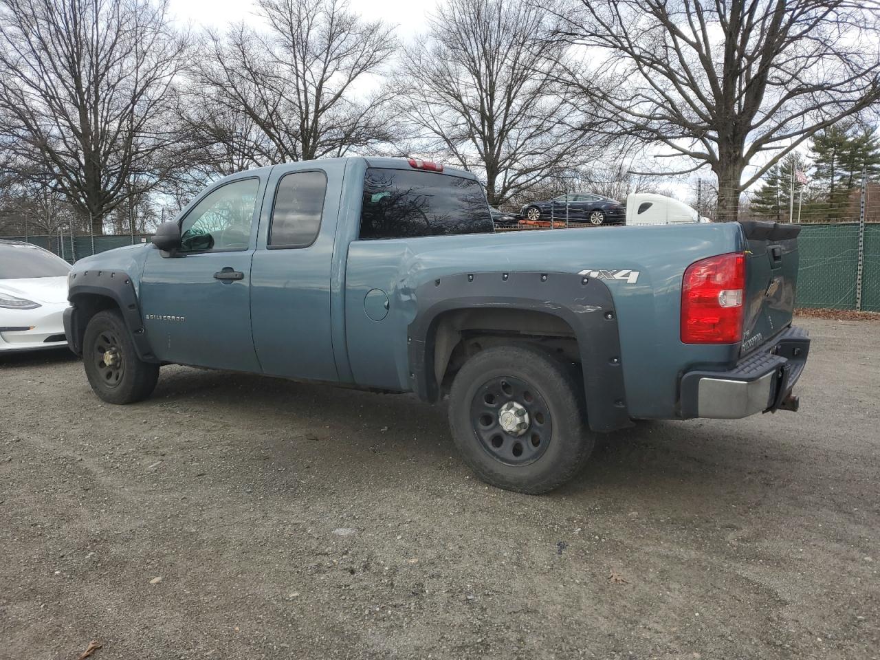2009 Chevrolet Silverado - Image 2