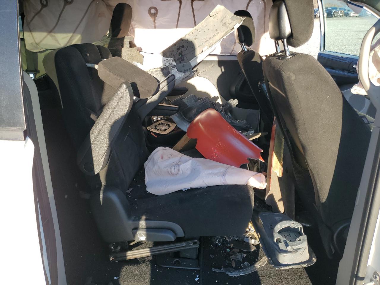 2015 Dodge Caravan - Image 11